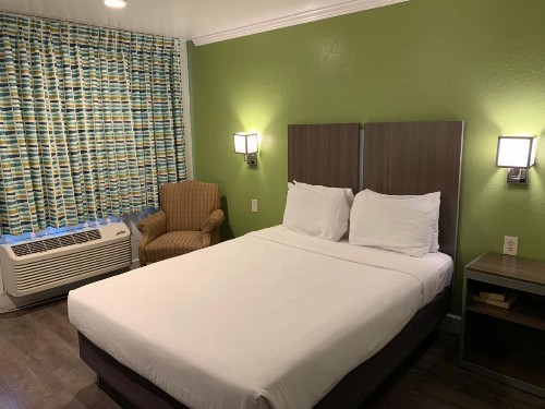 Gilroy Inn - image 2
