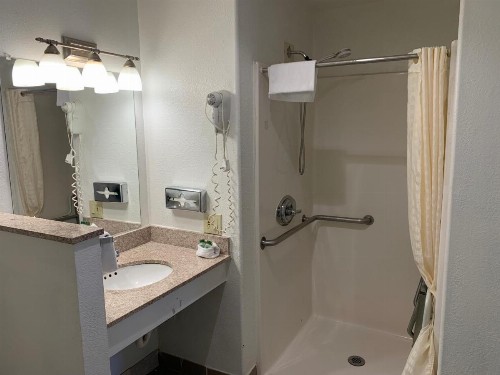 Gilroy Inn - image 24