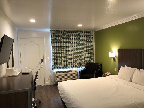 Gilroy Inn - image 6
