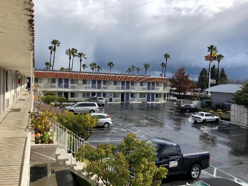 Gilroy Inn - image 7