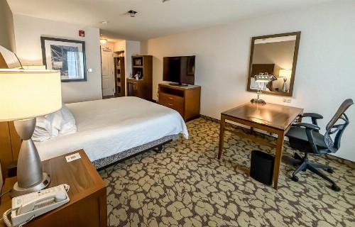 Hilton Garden Inn Gilroy - image 13