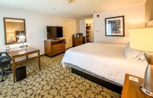 Hilton Garden Inn Gilroy - image 17
