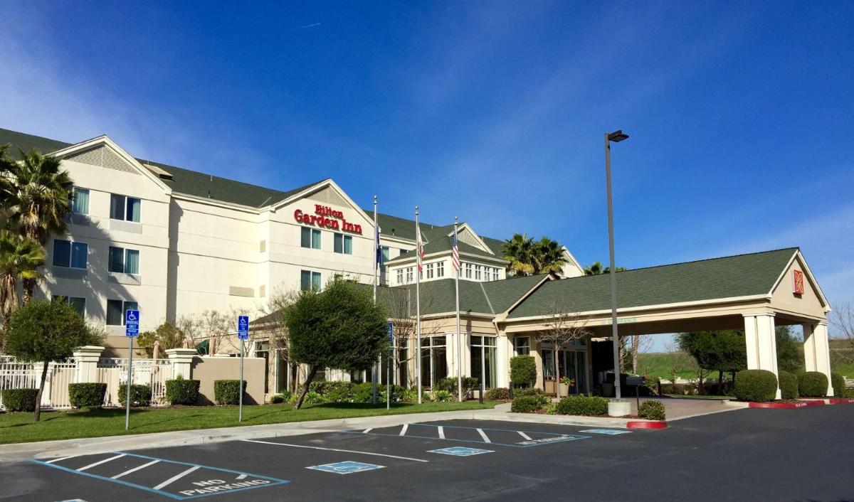 Hilton Garden Inn Gilroy - image 2
