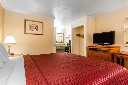 Quality Inn & Suites Gilroy - image 18