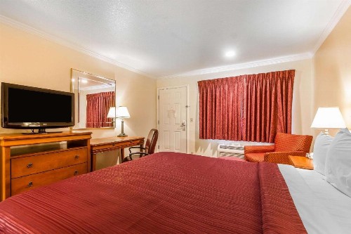Quality Inn & Suites Gilroy - image 21