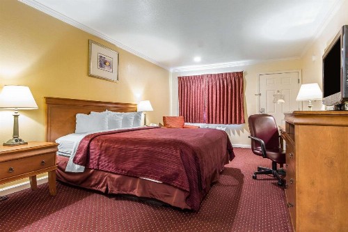 Quality Inn & Suites Gilroy - image 24