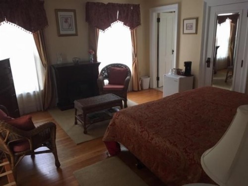 Four Creeks Bed Breakfast - image 12