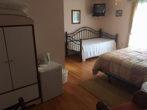 Four Creeks Bed Breakfast - image 16