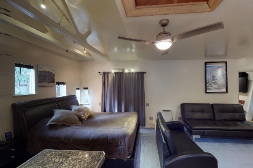Loveland Cottage - image 13