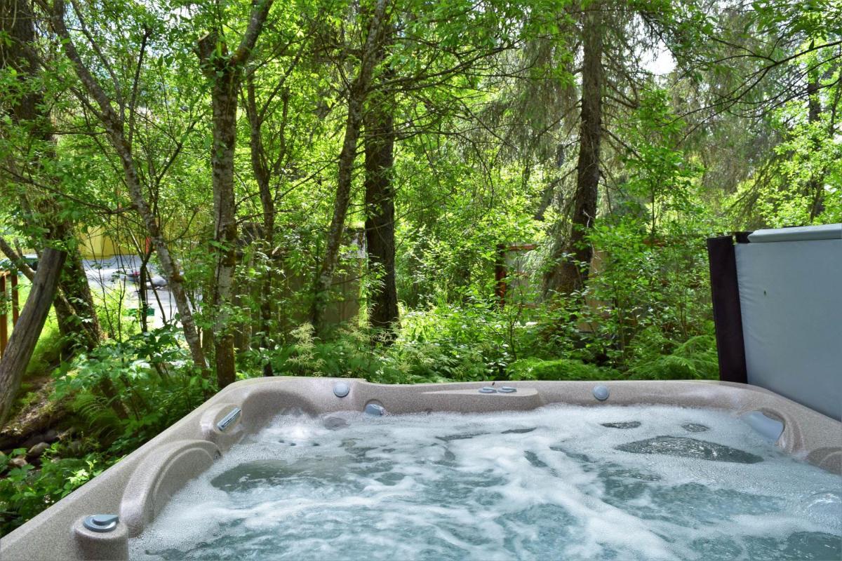 Loveland Cottage - image 7