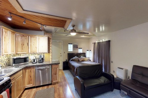Loveland Cottage - image 8