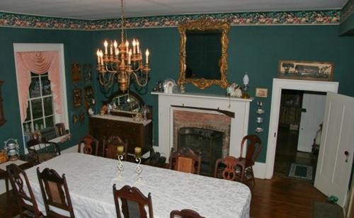 Hall Place Bed & Breakfast - image 11