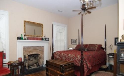 Hall Place Bed & Breakfast - image 6