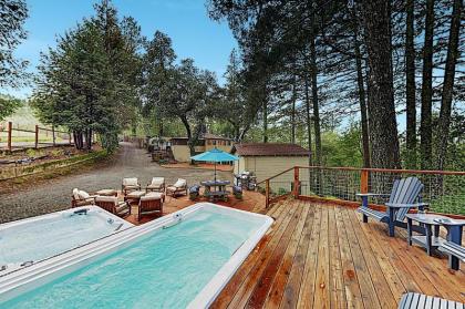 Luxe Vineyard-View Hideaway with Swim Spa & Hot Tub home