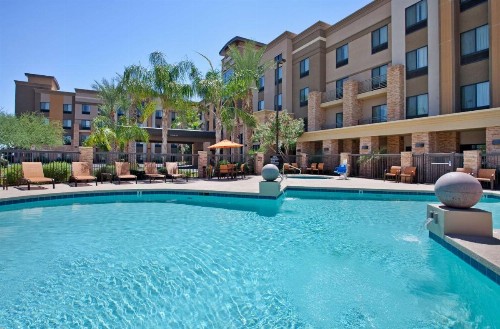 Hampton Inn & Suites Phoenix Glendale-Westgate - image 10