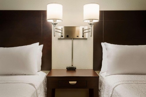 Hampton Inn & Suites Phoenix Glendale-Westgate - image 24