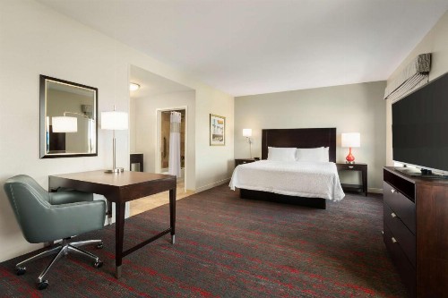 Hampton Inn & Suites Phoenix Glendale-Westgate - image 29
