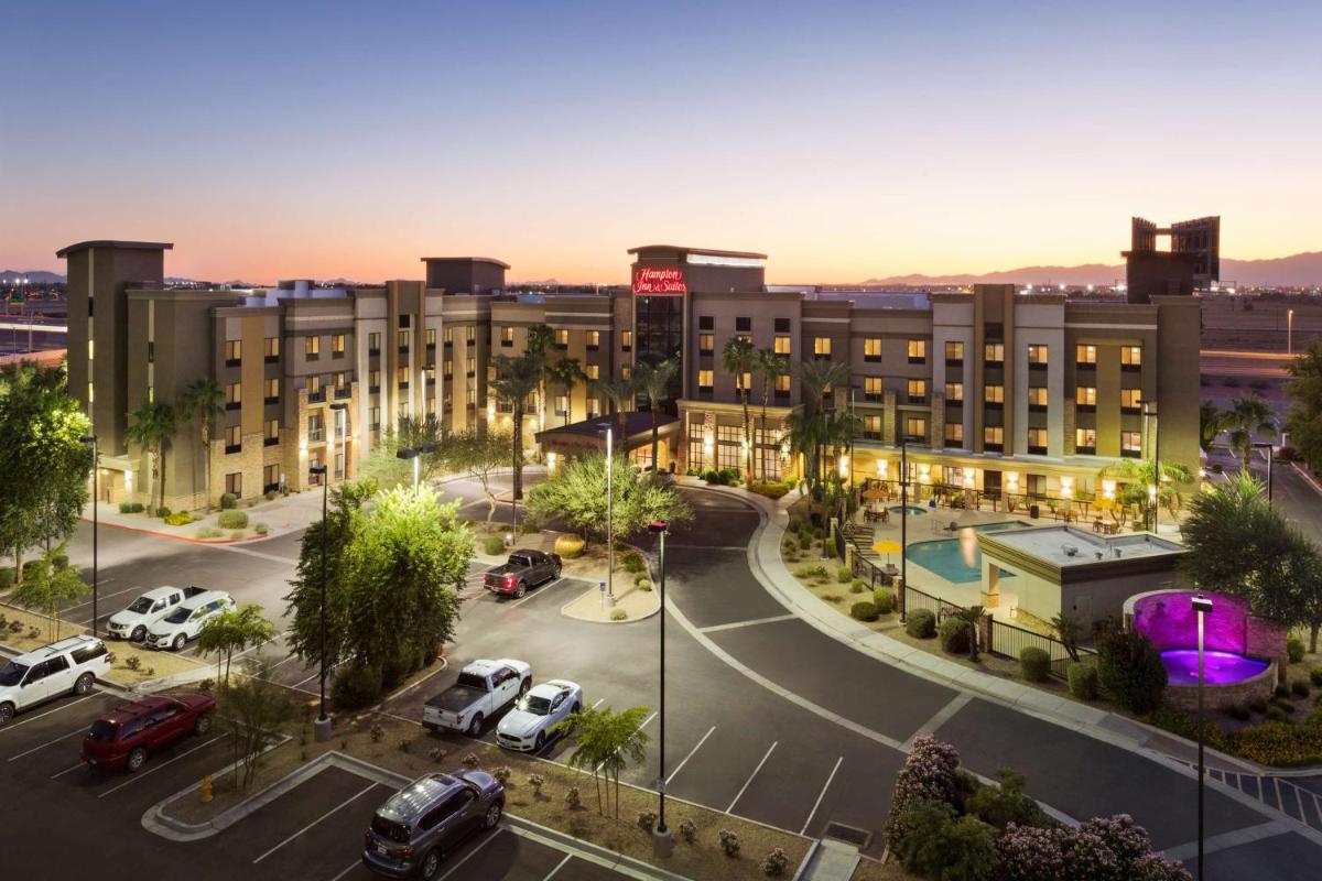 Hampton Inn & Suites Phoenix Glendale-Westgate - image 3