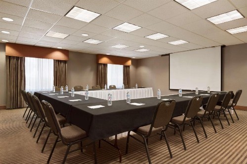 Hampton Inn & Suites Phoenix Glendale-Westgate - image 33