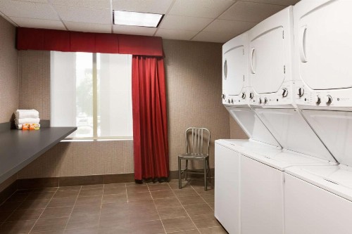 Hampton Inn & Suites Phoenix Glendale-Westgate - image 37