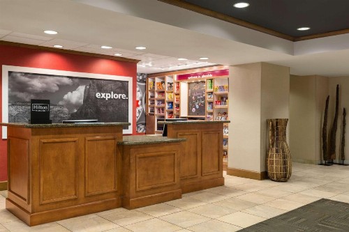 Hampton Inn & Suites Phoenix Glendale-Westgate - image 5