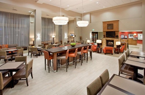 Hampton Inn & Suites Phoenix Glendale-Westgate - image 7