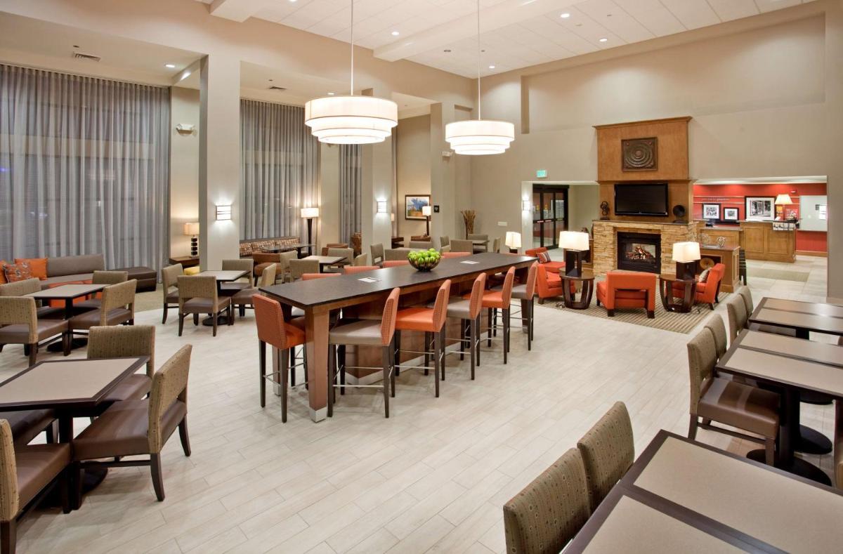 Hampton Inn & Suites Phoenix Glendale-Westgate - image 7