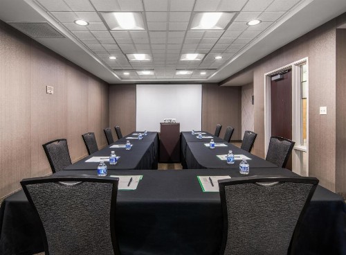 SpringHill Suites Phoenix Glendale Sports & Entertainment District - image 18