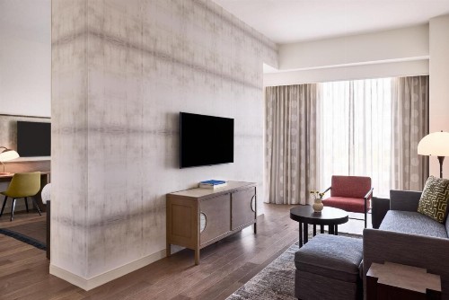Renaissance Phoenix Glendale Hotel & Spa - image 8