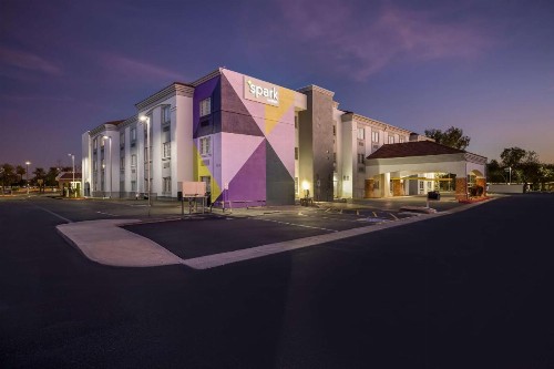 Comfort Inn & Suites North Glendale - Bell Road