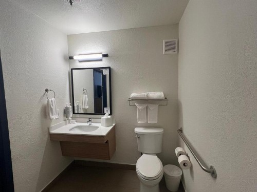 Comfort Inn & Suites North Glendale - Bell Road - image 24