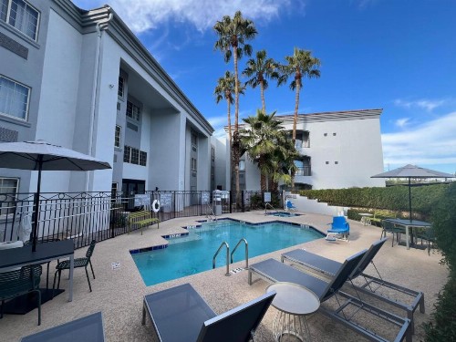 Comfort Inn & Suites North Glendale - Bell Road - image 30