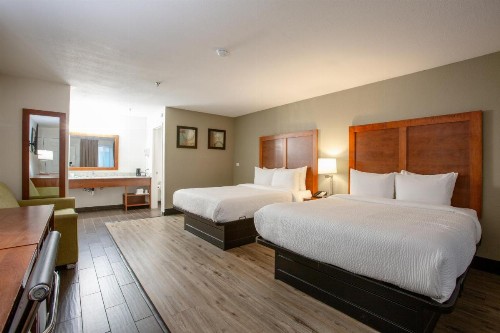 Quality Inn Glendale at Arrowhead Towne Center - image 11