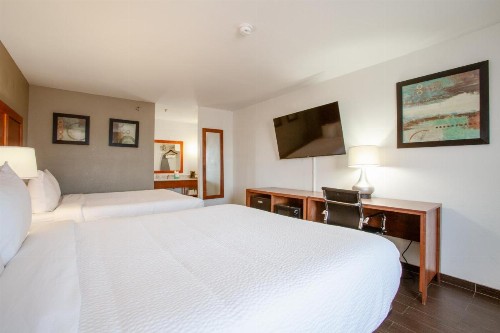 Quality Inn Glendale at Arrowhead Towne Center - image 13