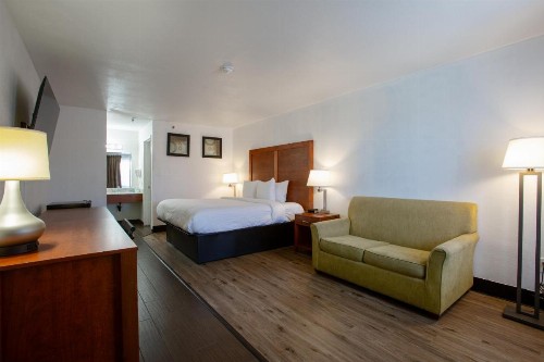 Quality Inn Glendale at Arrowhead Towne Center - image 22