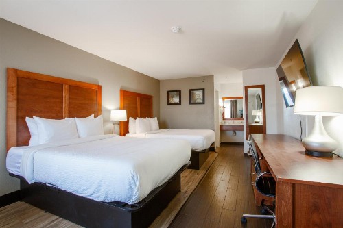 Quality Inn Glendale at Arrowhead Towne Center - image 25