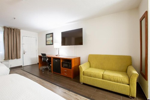 Quality Inn Glendale at Arrowhead Towne Center - image 26