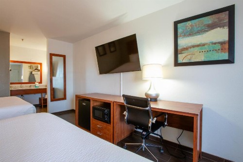 Quality Inn Glendale at Arrowhead Towne Center - image 27