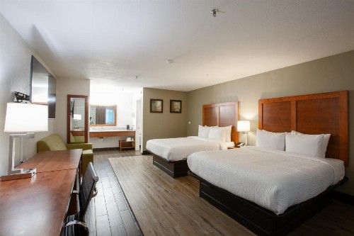 Quality Inn Glendale at Arrowhead Towne Center - image 32