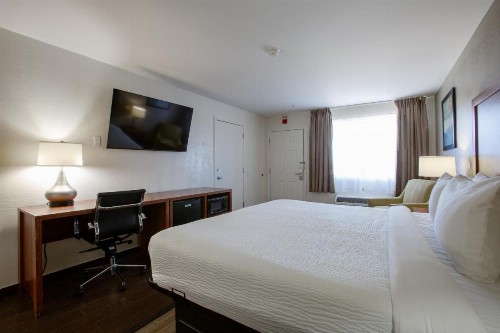Quality Inn Glendale at Arrowhead Towne Center - image 33