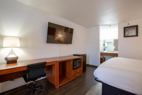 Quality Inn Glendale at Arrowhead Towne Center - image 34
