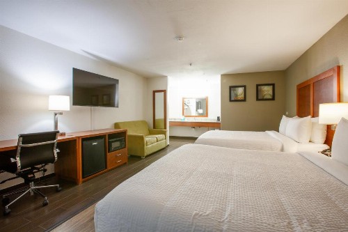 Quality Inn Glendale at Arrowhead Towne Center - image 39