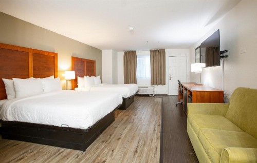 Quality Inn Glendale at Arrowhead Towne Center - image 40