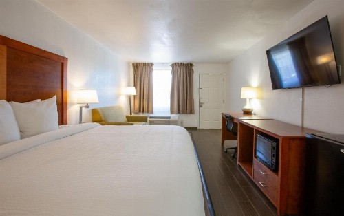 Quality Inn Glendale at Arrowhead Towne Center - image 47