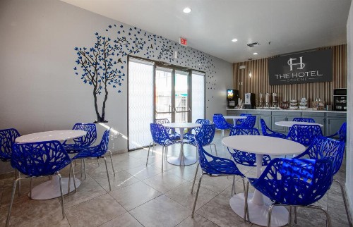 Quality Inn Glendale at Arrowhead Towne Center - image 49