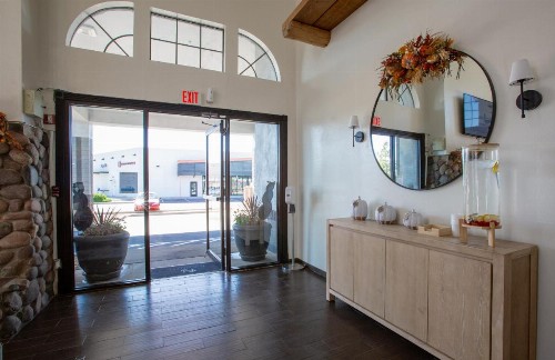 Quality Inn Glendale at Arrowhead Towne Center - image 50
