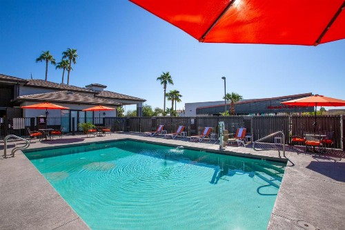 Quality Inn Glendale at Arrowhead Towne Center - image 9
