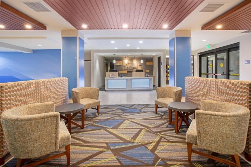 Holiday Inn Express & Suites Phoenix Glendale Dist an IHG Hotel - image 10