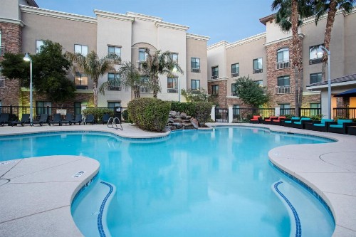 Holiday Inn Express & Suites Phoenix Glendale Dist an IHG Hotel - image 12