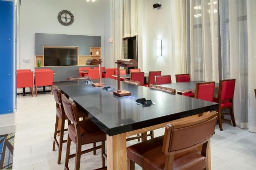 Holiday Inn Express & Suites Phoenix Glendale Dist an IHG Hotel - image 18